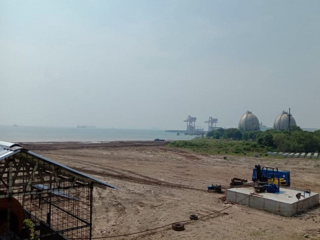 #Arjaya Berkah Marine menggunakan lahan yang keras / bukan tanah reklamasi dan kontur tanah datar merupakan salah satu keunggulan fasilitas area docking dan pembangunan kapal baru